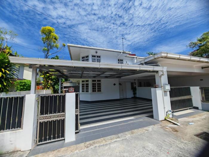 Saradise Staycation Semi Detached House