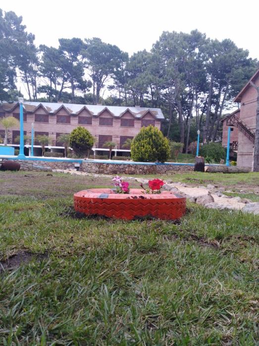 Mar Azul Complejo 5 deptos y 1 casa con servicios a mts del mar en calle 42 esquina mar del plata mar azul