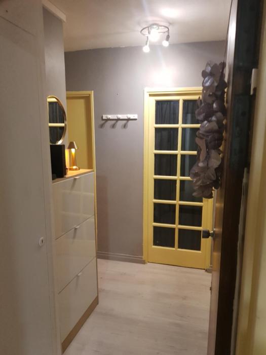 Studio Nimes - Clim - Wifi -Cuisine privatif - parking privé - salle de bain commune- balcon