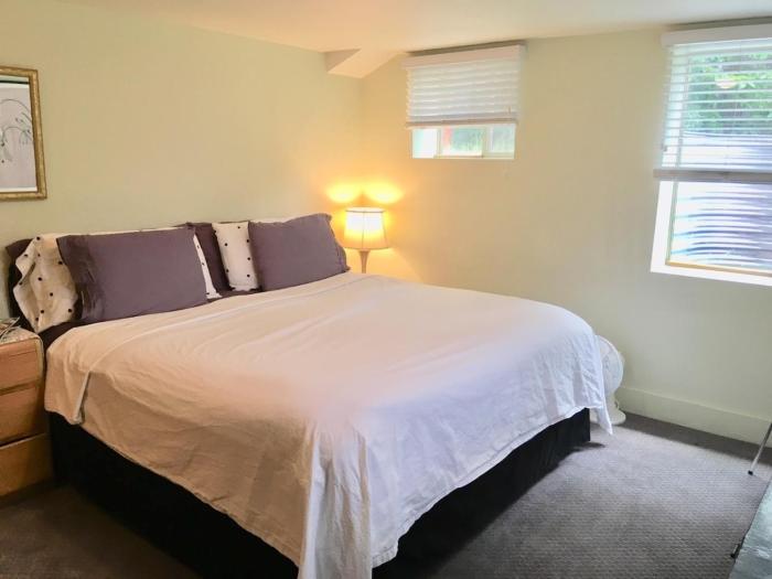 King Suite Between City and Slopes