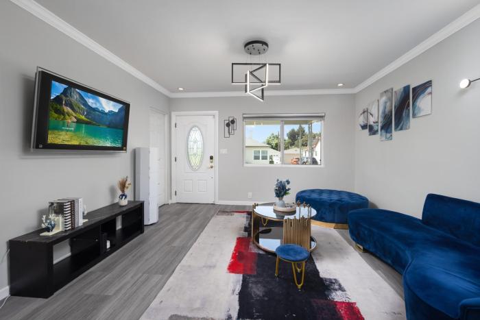 Pasadena Charming Vacation Home with Hot Jacuzzi