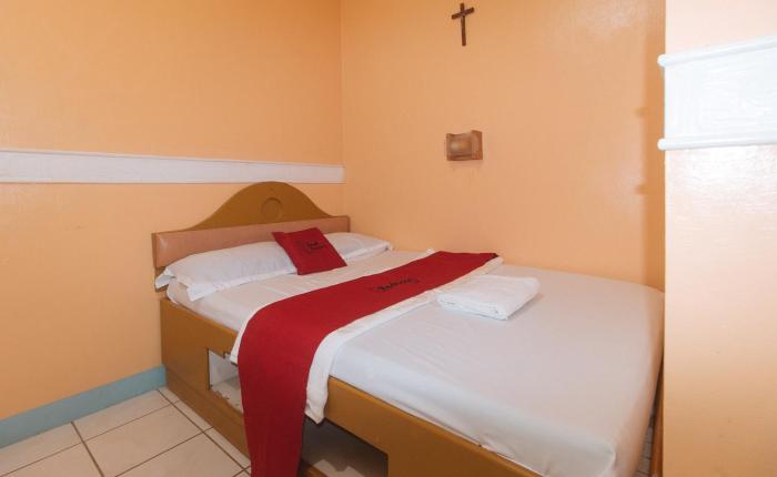 RedDoorz at Amora Villa Apartelle