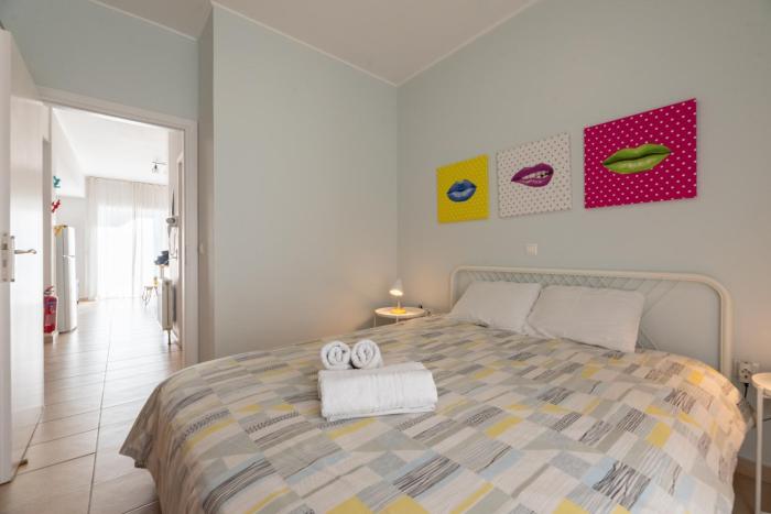 C5 3rd floor balcony view 1bdr flat 850m Metro Evangelismos 150m EKPA University Campus 100m Bus Stop to Acropolis