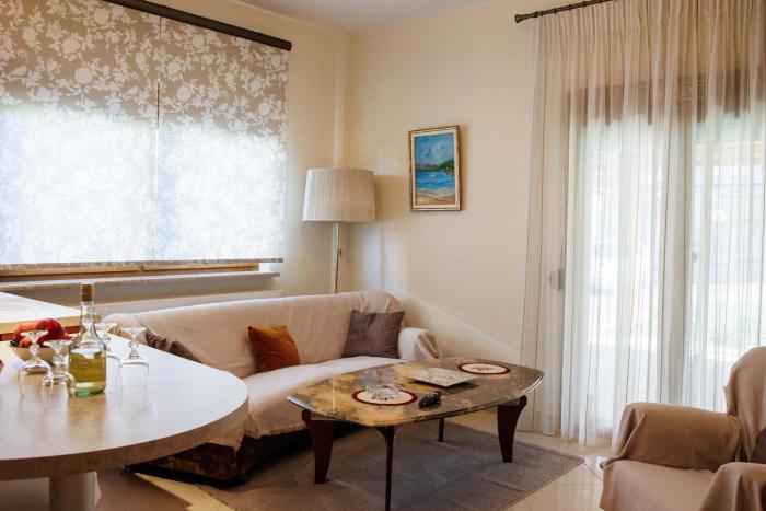 Anastasias Kastoria Cozy Modern Garden Retreat