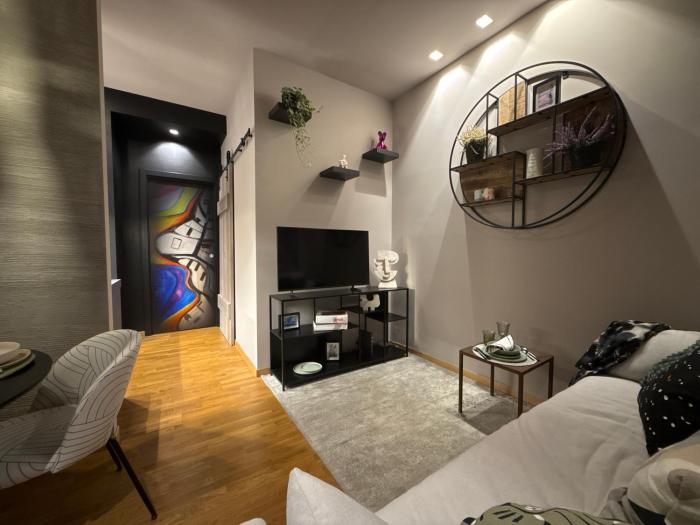 Luxury Art & Chromotherapy Apt-Hospital District3