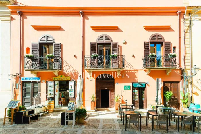 Elegante palazzo storico con splendida vista mare