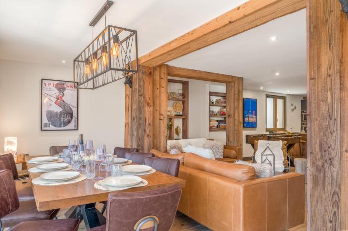 Central 4 bedroom apartment with spa access