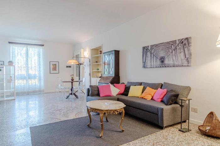 GuestHost - Charme dEpoca Torino Centro