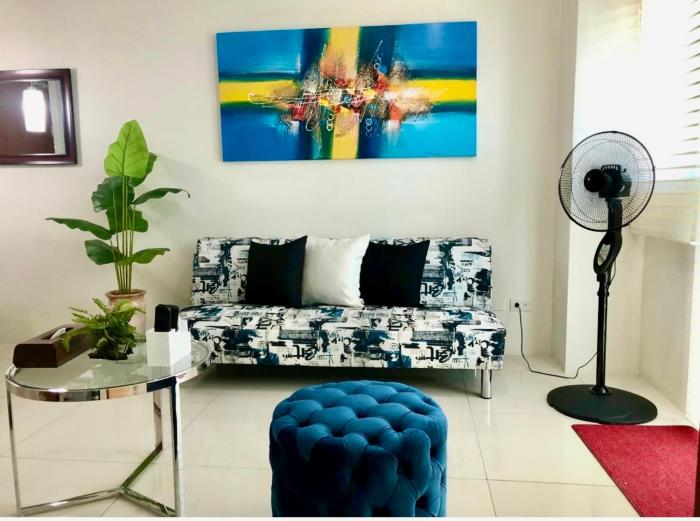 Luxe 1BR BGC with Balcony