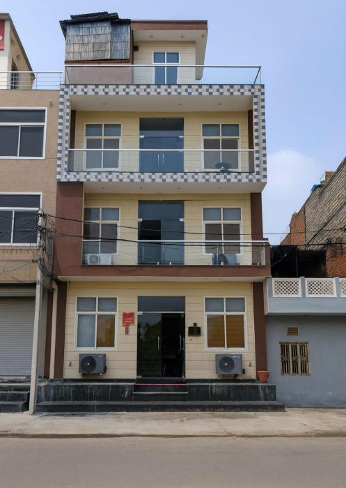 Hotel D S Villa