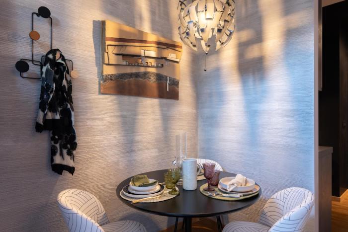 Luxury Art & Chromotherapy Apt-Hospital District5