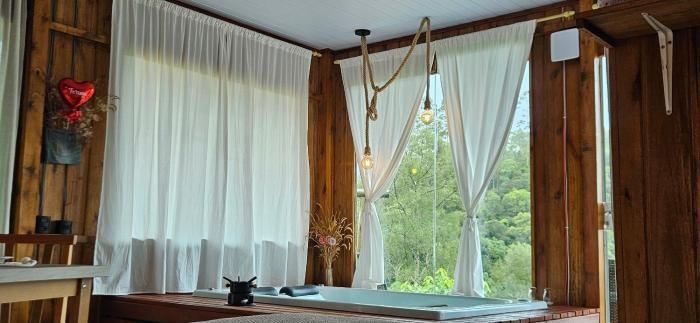 Chalé Romântico com Banheira