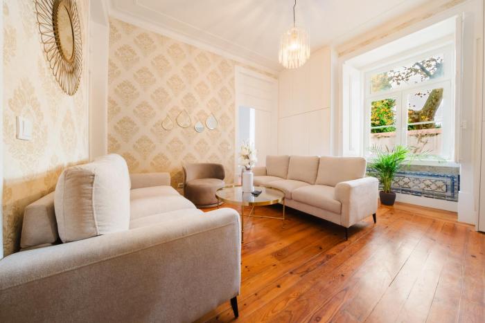 Iconic 6BR Luxury Stay in City Center