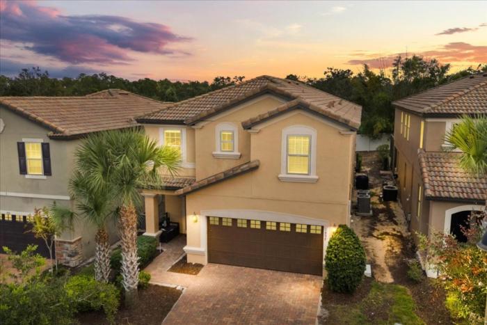 7 Bedrooms55 Bathroomswindsor Westside 1897Nc