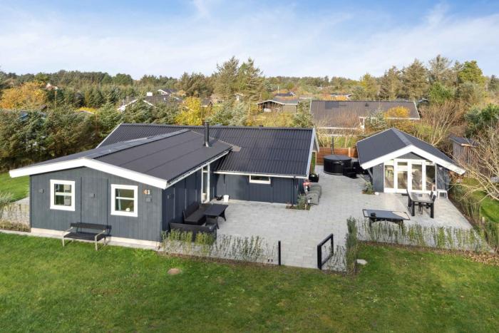 Holiday Paradise Near Grønhøj Beach