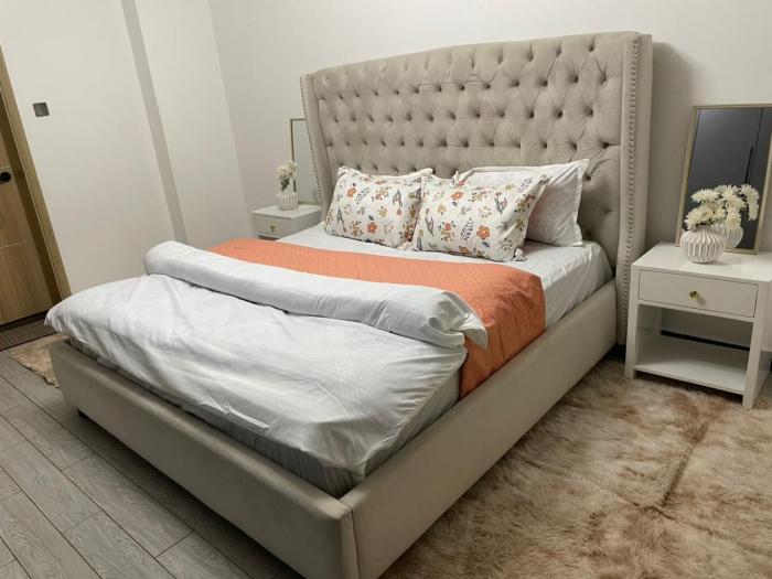 Modern 3BR near restaurant and mall