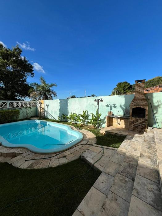 Chácara com piscina e 3 varandas no Caldas