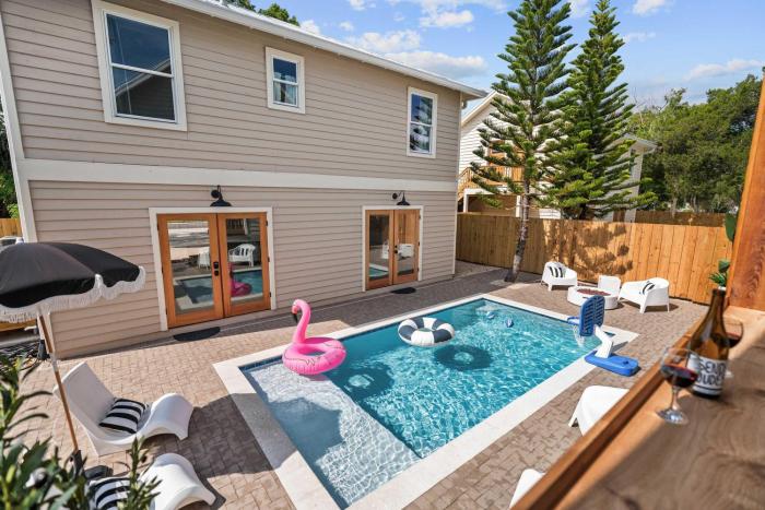 The Floridian Suite l Heated Pool l Walk to DNTN