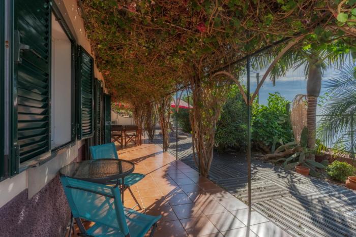 Flora Garden House by HR Madeira