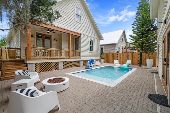 The Augustine Suite l Heated Pool l Walk to DNTN