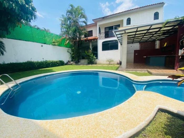 Bonita y amplia casa