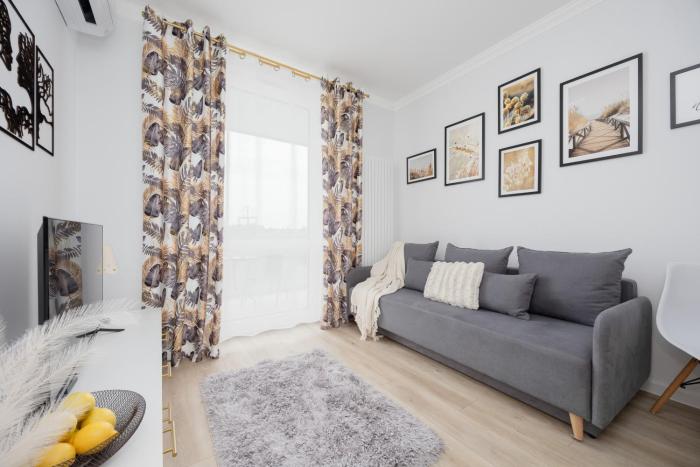 Studio in Warsaw with Balcony & Air Condition By Noclegi Renters