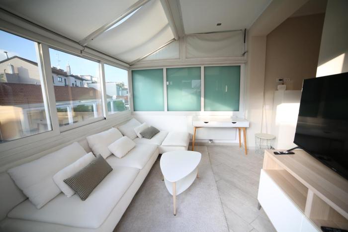 Luminoso appartamento in Moscova con terrazzo