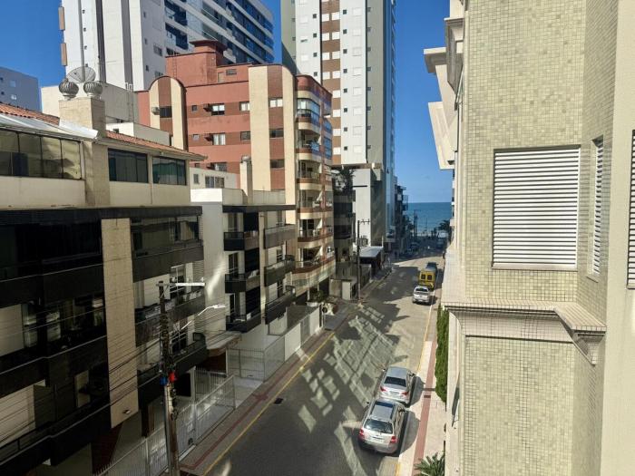 Apto amplo com 3 quartos na Quadra Mar em MEIA PRAIA