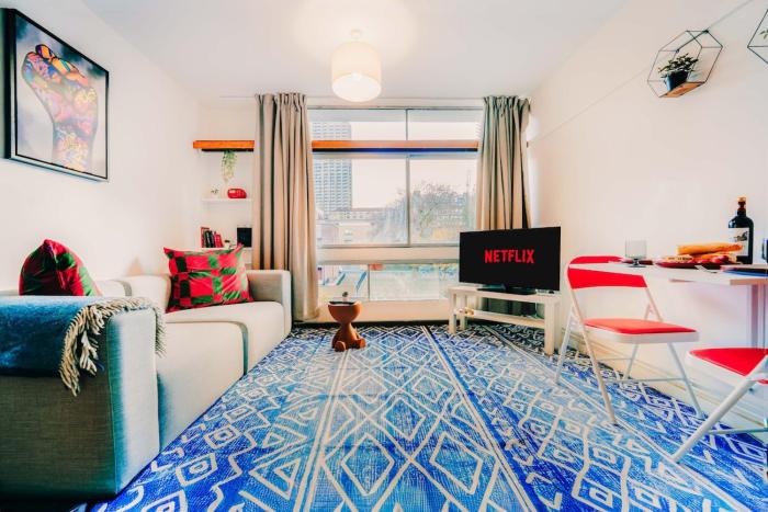 Central & Stylish with Pool & Gym Barbican Accomodation