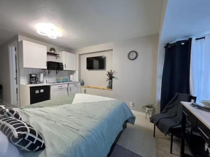 Perfect Location!include Tampa Private Suite