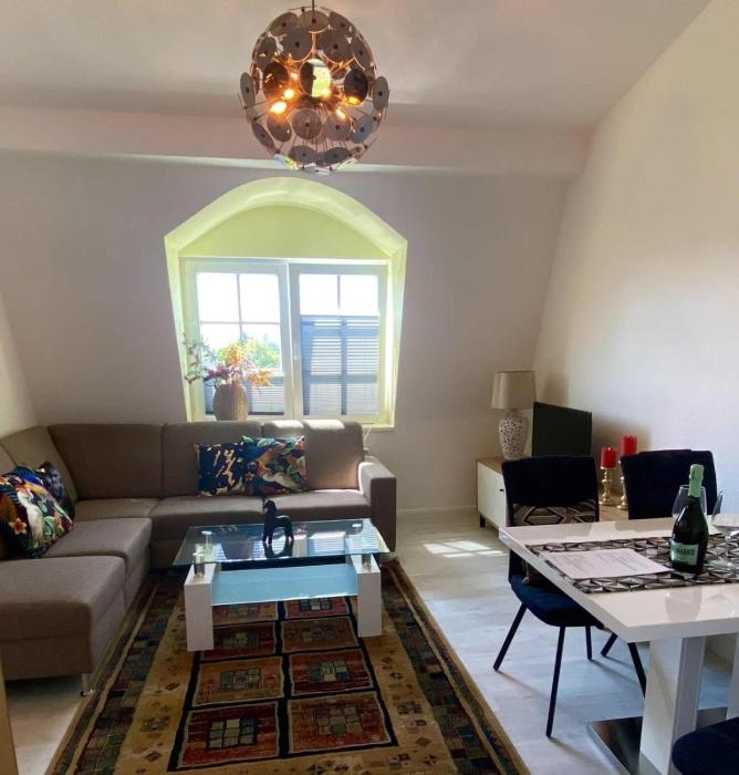 Schön gelegene und gemütliche Ferienwohnung am Weserufer