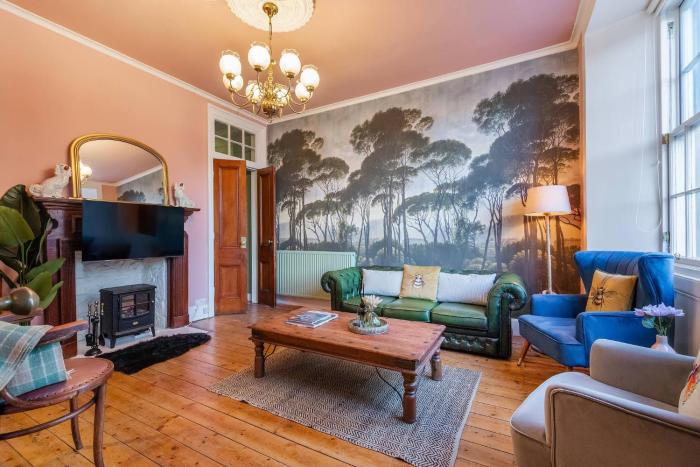 Iconic Royal Mile Residence