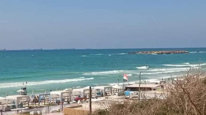 شقة على البحر مباشره في العجمي بيطاش