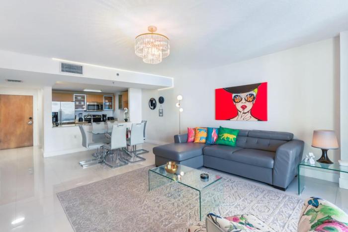 Newly Renovated 1BR Brickell Condo plus Parking