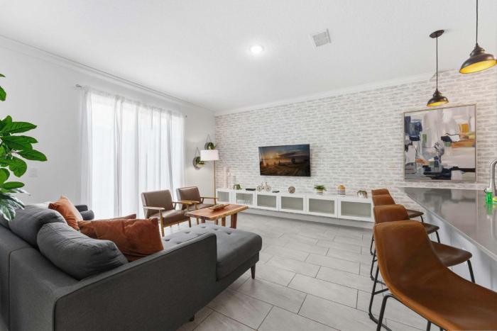 Chic 4BR Disney Retreat with Pool Mickey Rooms