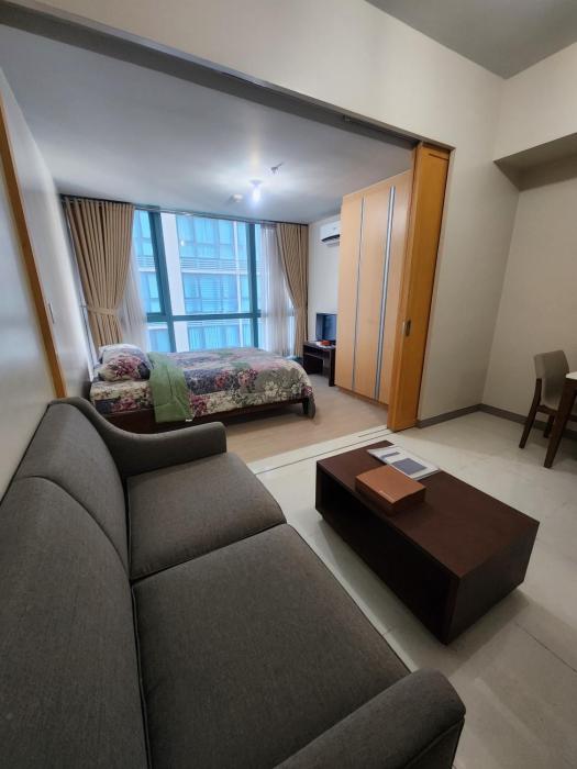 The Vibe BGC Uptown Apartment