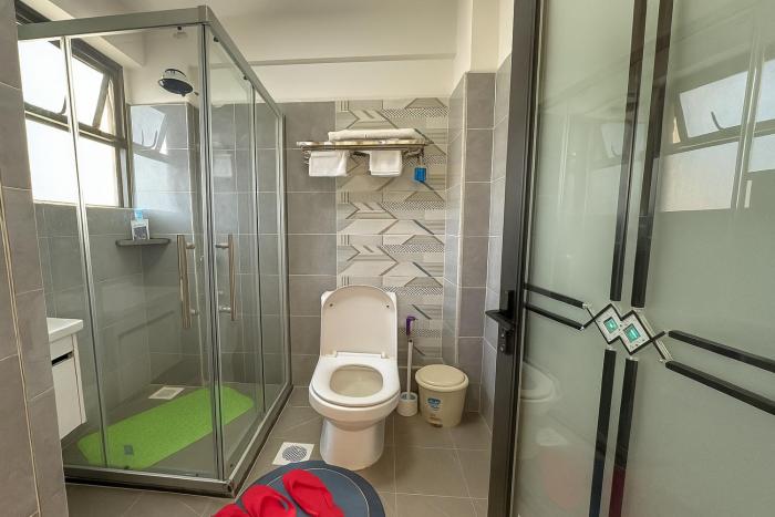 Skyline Comfort Modern 1BR Retreat Valley Arcade