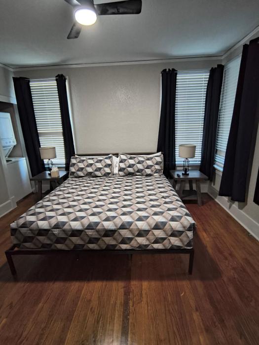 Beautiful 1King 1Ba APT in treasured Belhaven