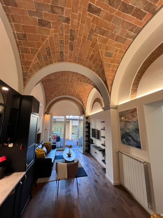 Chic Florence Retreat City Gem