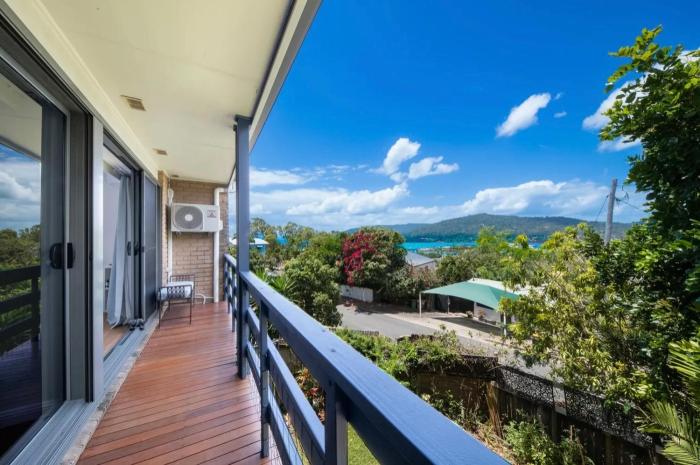 Airlie Blue - Reef Retreat