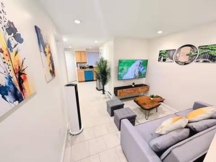 Family-Friendly 2BR, NYC Access in Minutes