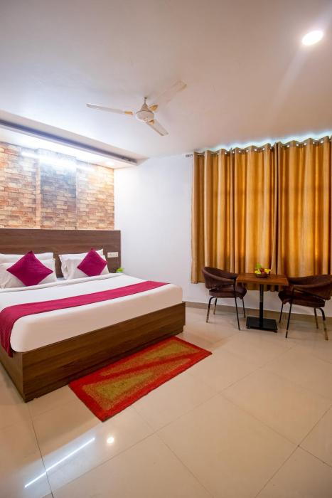 HOTEL SR PALACE, 5 mins from IGI & Domestic Airport Delhi