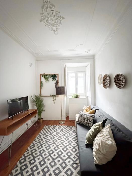 Charming Lisbon Apartment in Graça II