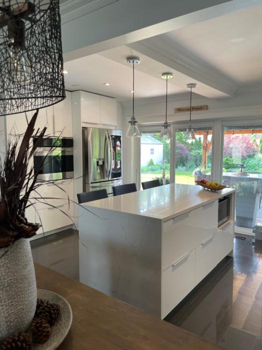 Beautiful Home with Hot tub by YYZ, 20min to CN Tower