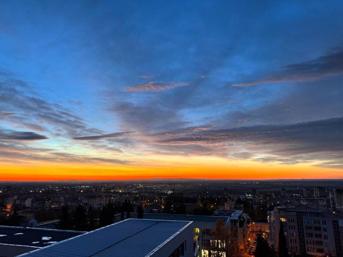 Modern City View Apartment near Medical College Free Street Parking