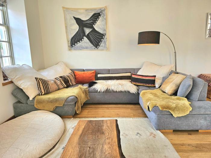 Stunning Bohemian 3 Bedroom Queen Square Apartment