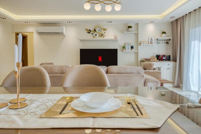 Luxurious 3br Hotel Apt in Sheikh Zayed with Pool and Gym access