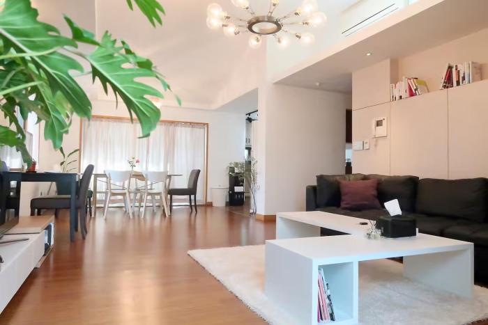Spacious! 2BR 2BA at Hongdae