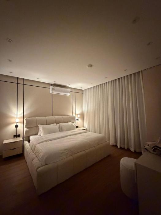 شقة فندقية فاخرة بحي العقيق - دخول ذاتي