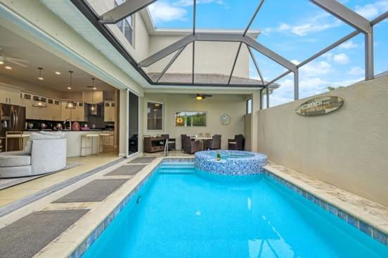 3 Minutes To Beach, Dining, & Nightlife, 4 Bedroom, 4 Bathroom, Equipped With Pool & Spa Lux Family Home Sleeps 10